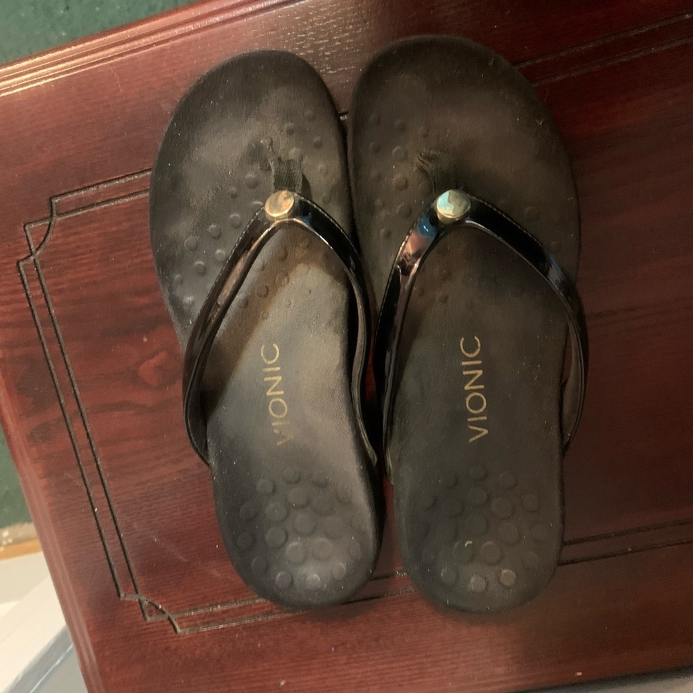 Vionic flip flop sandals